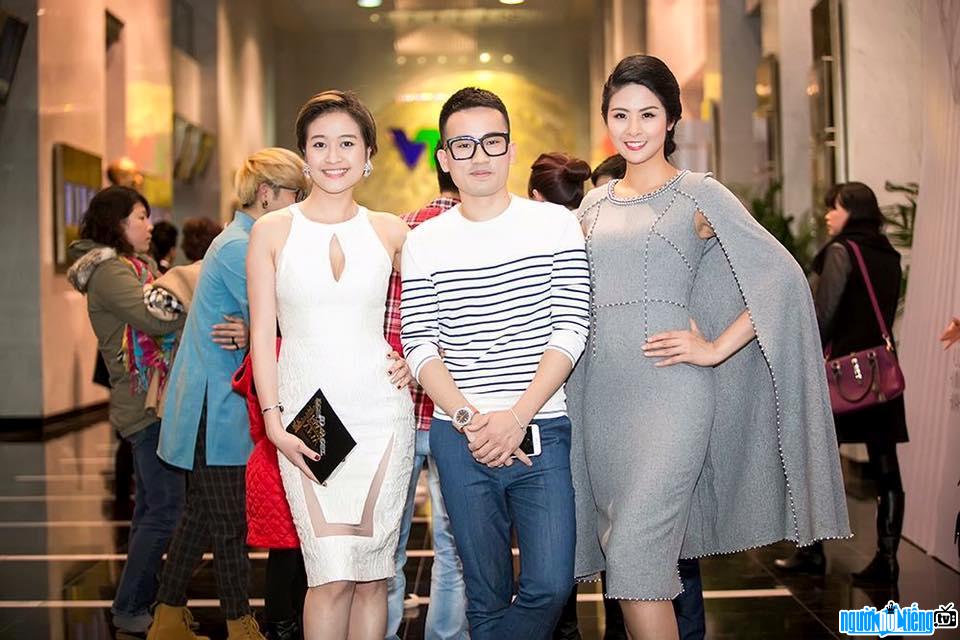  Photo of designer Ha Duy at a fashion event with other celebrities Famous objects
