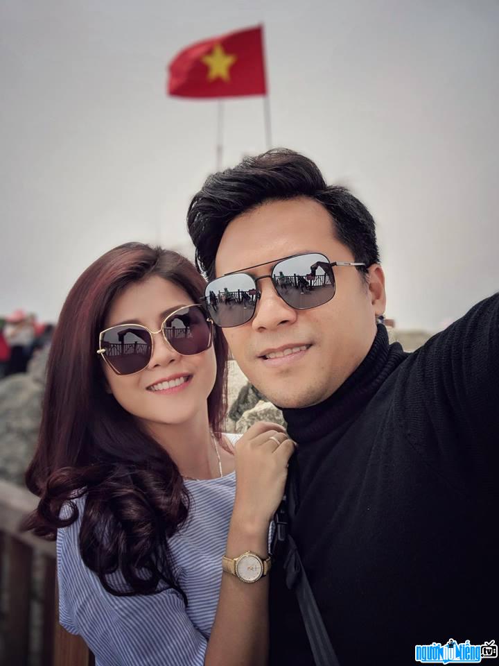  Picture of MC Thanh Phuong and her husband on a trip