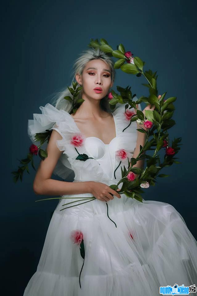 Một hình ảnh mới về người mẫu Mid Nguyễn