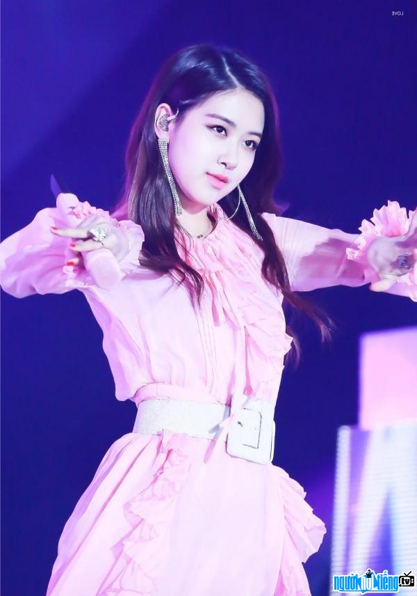  Image of singer Rosé performing on stage