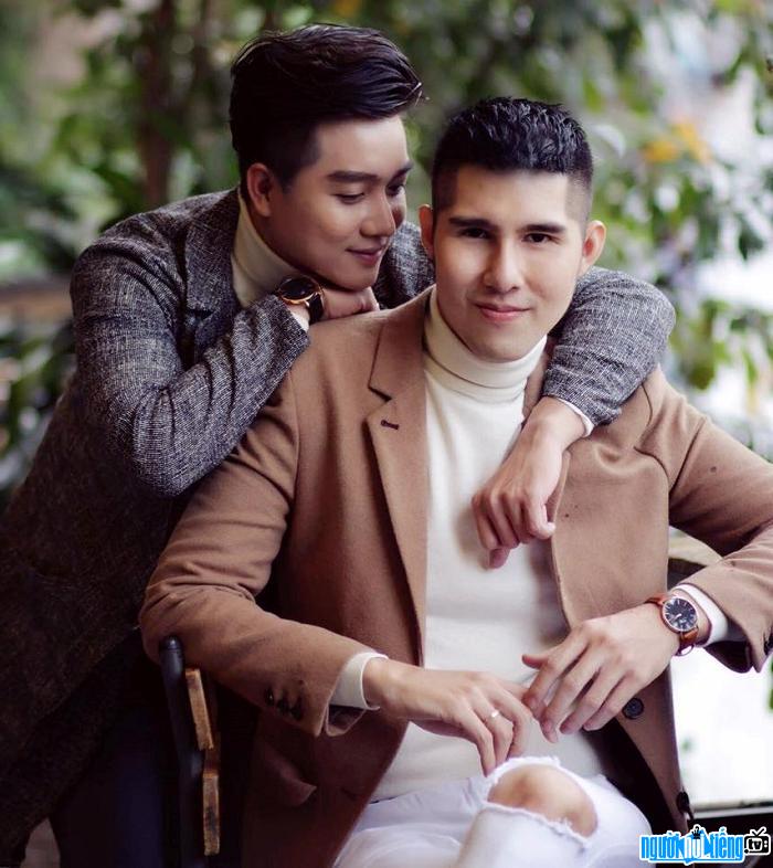 Model Nguyen Anh and Khang Le are a famous gay couple. voice in the LGBT community