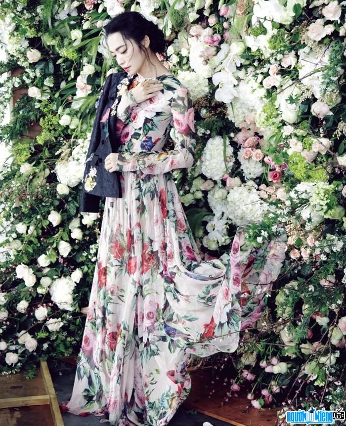  actor Yao Chen is gentle with a flower dress