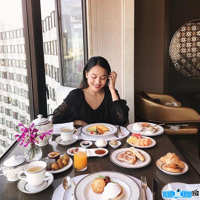  Blogger Alexandra Hoang often checks in at luxurious places
