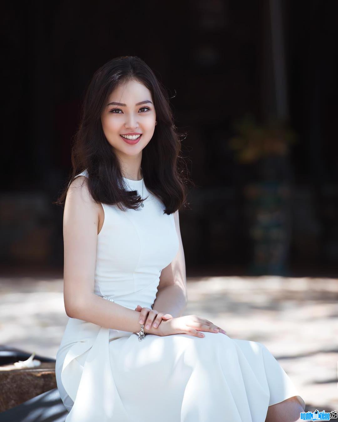 Cận cảnh nhan sắc xinh đẹp của hot girl Phạm Ngọc Khánh Linh