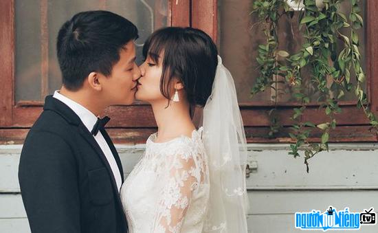 Romantic wedding photo of photographer Trinh Mai Phuong and MC Tran Ngoc