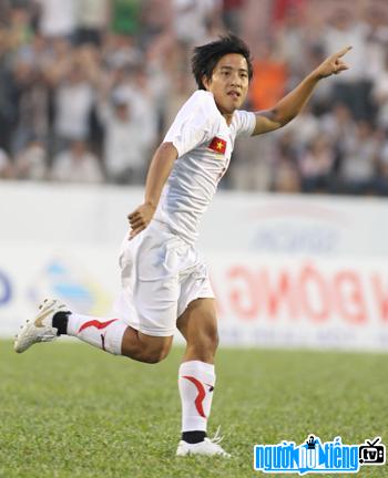 Hình ảnh cầu thủ Hoàng Nhật Nam trên sân đấu