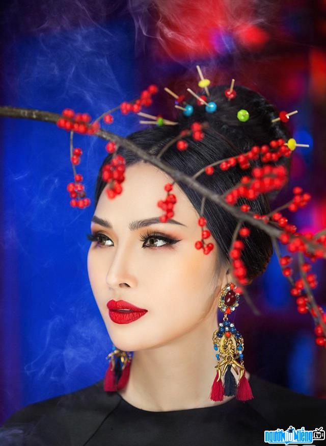 Cận cảnh nhan sắc đẹp không tì vết của Hoa hậu Vicky Đinh
