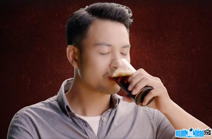 Cody Trần trong một quảng cáo nước ngọt