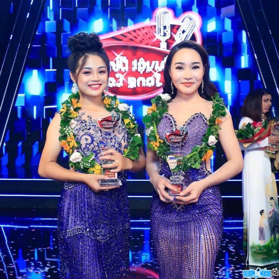  Thanh Thanh (right) and Ly Thanh Thao were crowned Champion of the 2018 duet Latest photos of singer Thanh Thanh