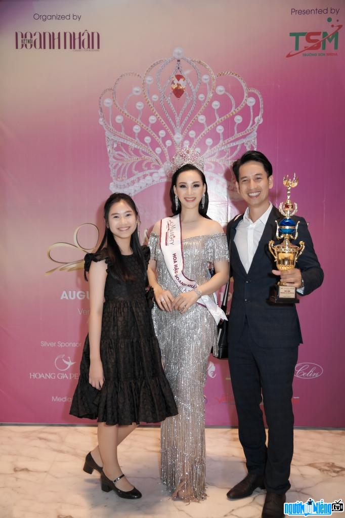 Hình ảnh Paris Vũ đăng quang Hoa hậu Doanh nhân toàn năng Châu Á 2018