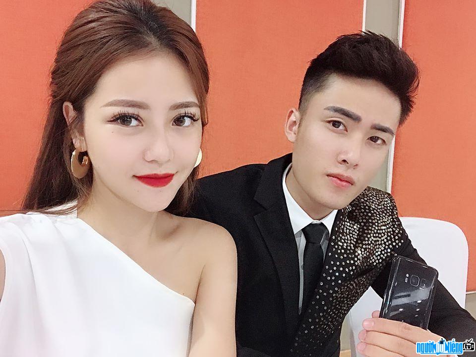 Photo of Vietnamese singer Ducky with his beautiful wife