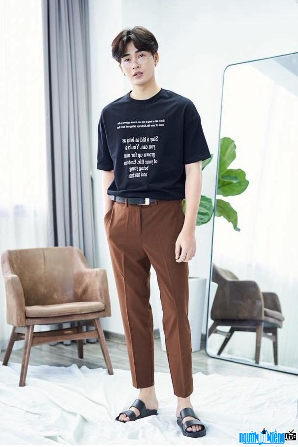 Hot boy Nguyễn Đức Trung có gu thời trang biến hóa linh hoạt