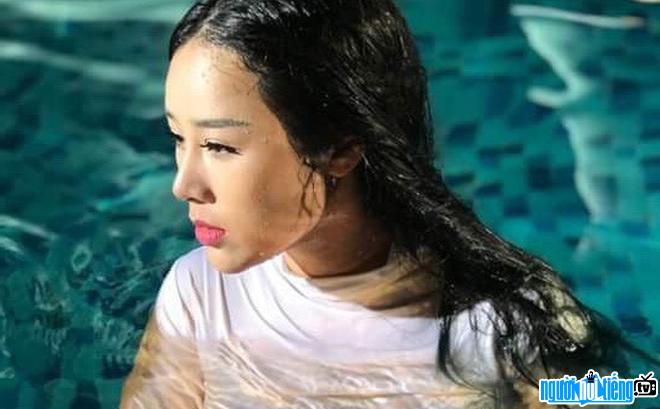  Picture of singer Hoa Tran in a music MV