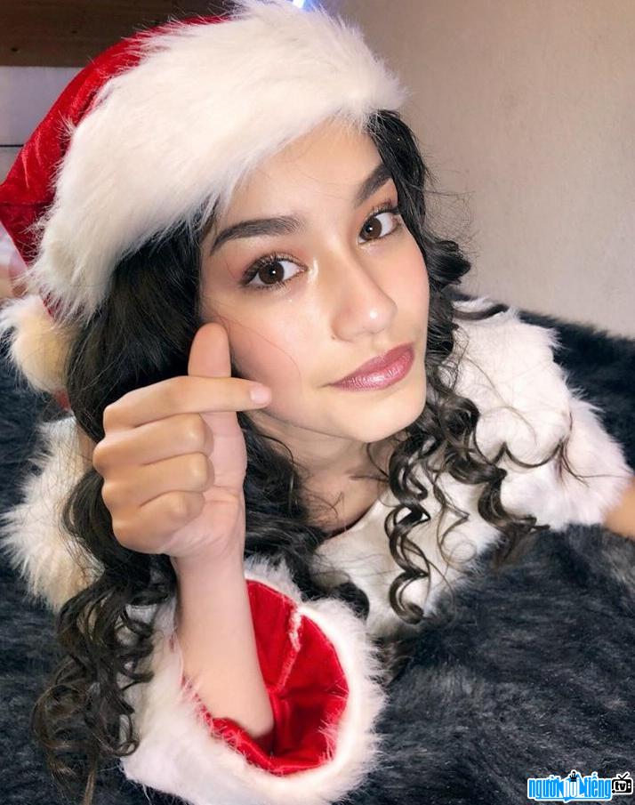 Christmas child star Natascha Aisawan picture