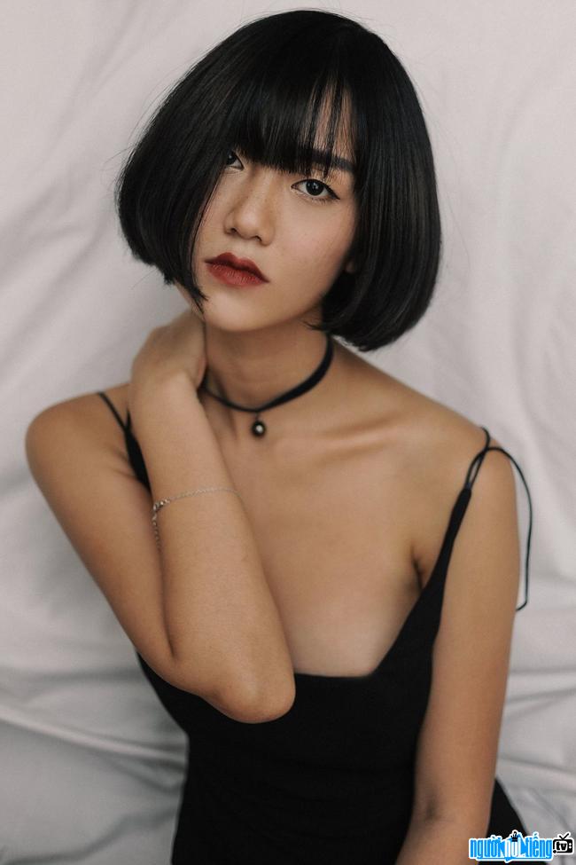  Trinh Mai Phuong's sexy image with a two-piece dress