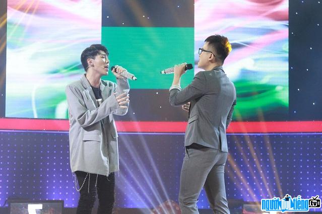  The Voice Kids contestant Nguyen Tung Hieu duet with Erik in Who's Voice