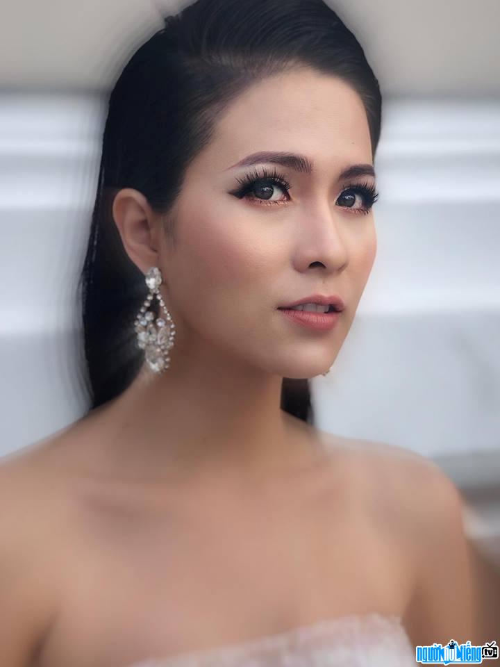  Close-up of face Beauty like a beauty queen of actress Thuy Trang