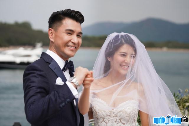 Actor Tran Trien Bang and the bride Don Van Nhu on the wedding day