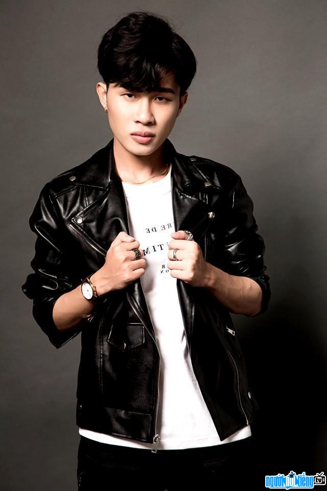 The handsome image of Phuong Tuan