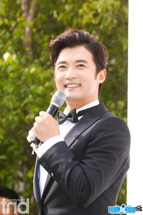 Portrait of singer Ahn Jae Wook