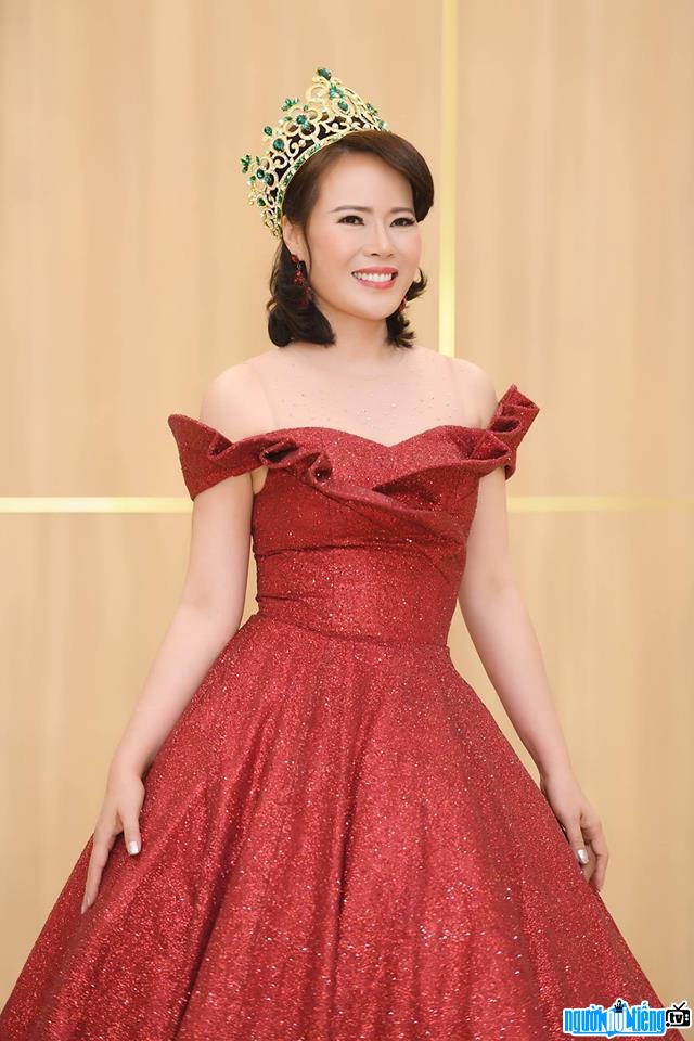 Hình ảnh xinh đẹp quyến rũ của Hoa hậu quý bà Việt Nam 2018