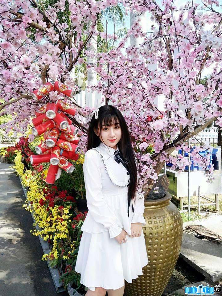  Nguyet Hue is beautiful in a white dress