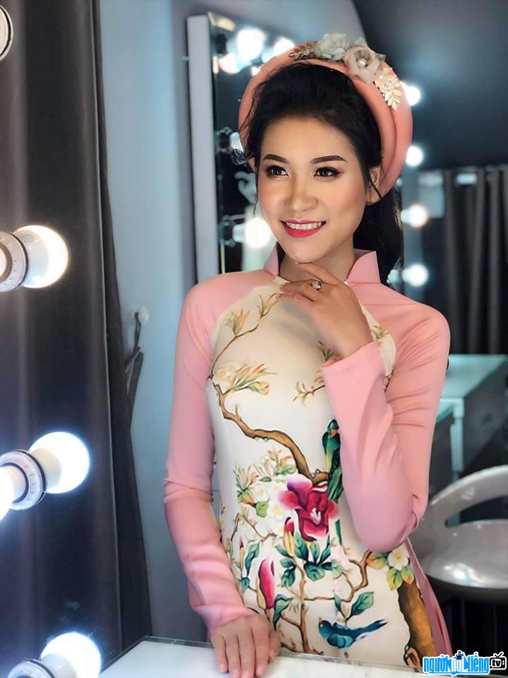  beautiful Quynh Anh in ao dai