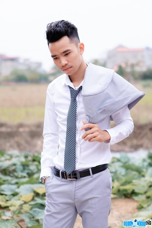  Phuong Huu Duong wearing a polite suit