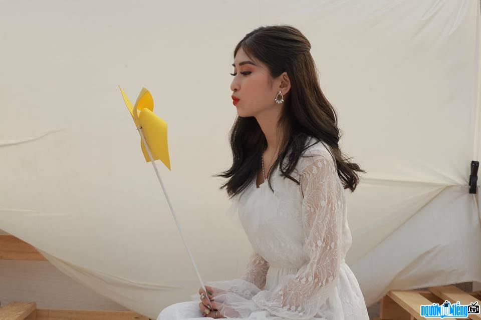  Ngoc Huyen is beautiful with pinwheels