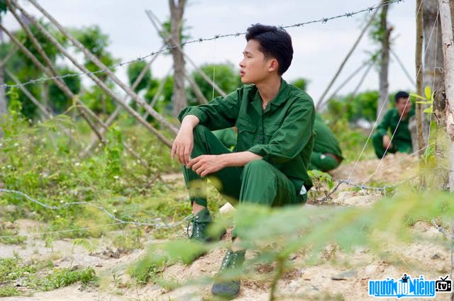  Phuong Tuan transforms into a soldier in the MV Hong Nhan