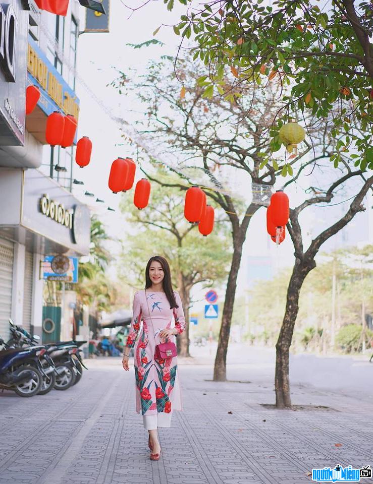  MC Hai Yen is beautiful and charming with traditional ao dai
