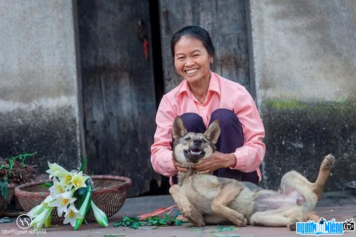  Mrs. Duong playing with her pet dog