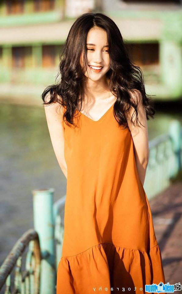 Thùy Trang xinh đẹp với nụ cười tỏa nắng