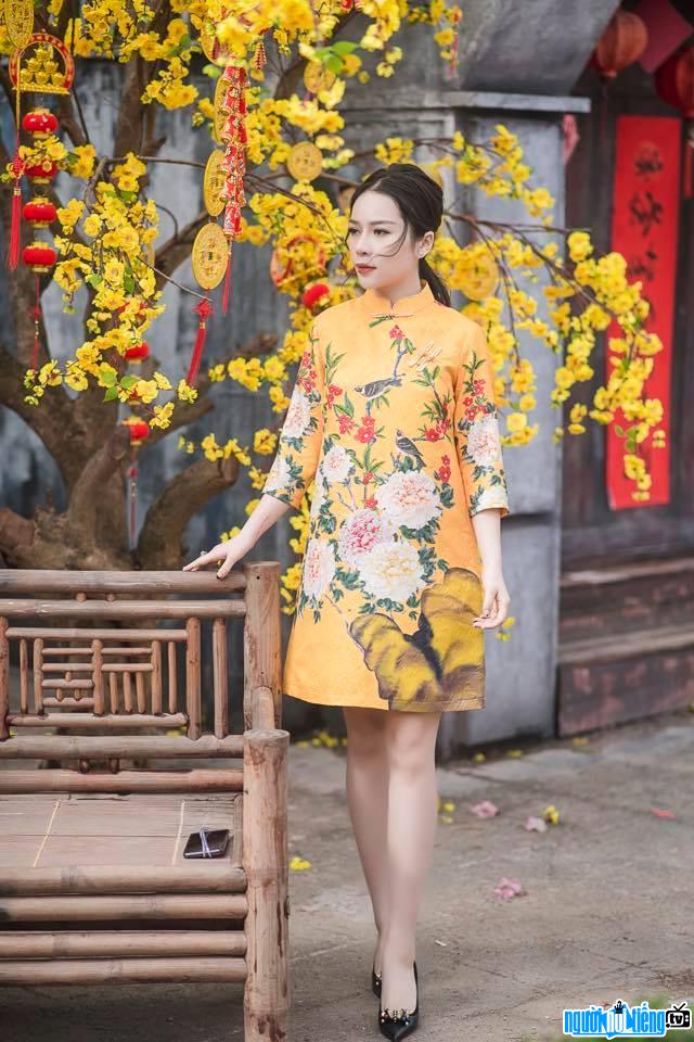  Ho Thao My is beautiful and gentle in a modern ao dai