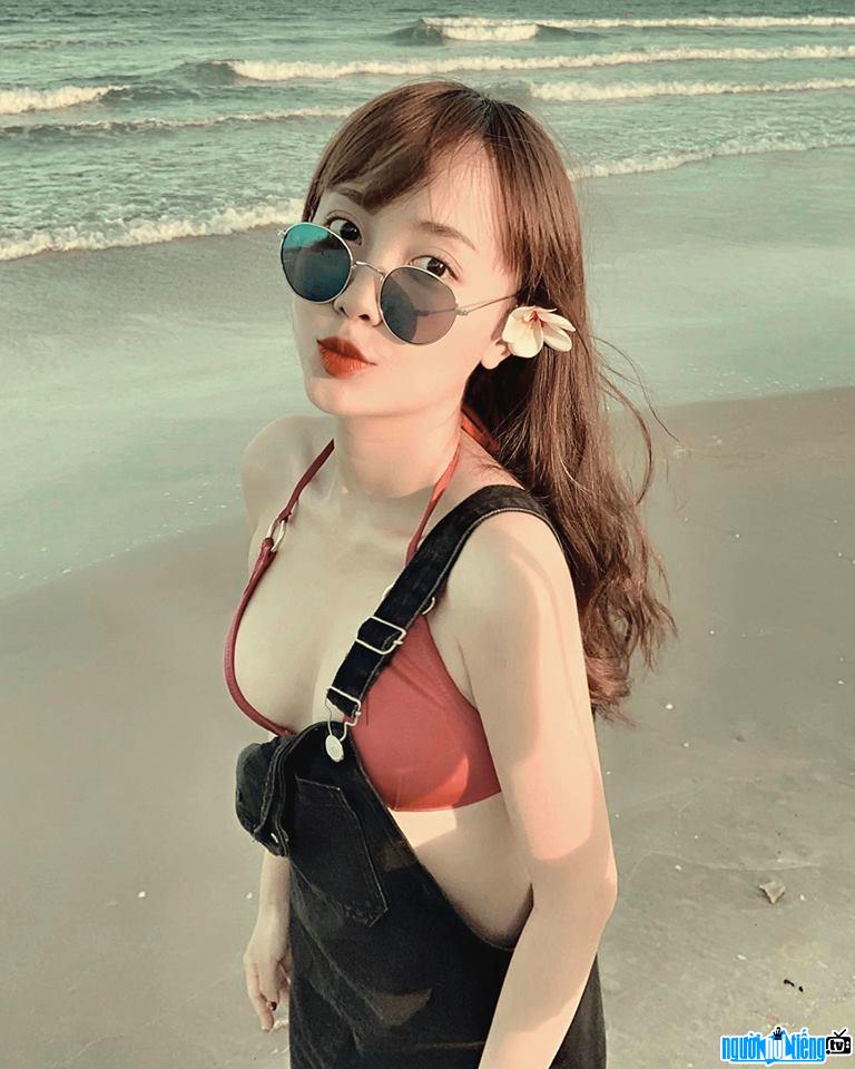  sexy Hong Phuc with bikini on the beach