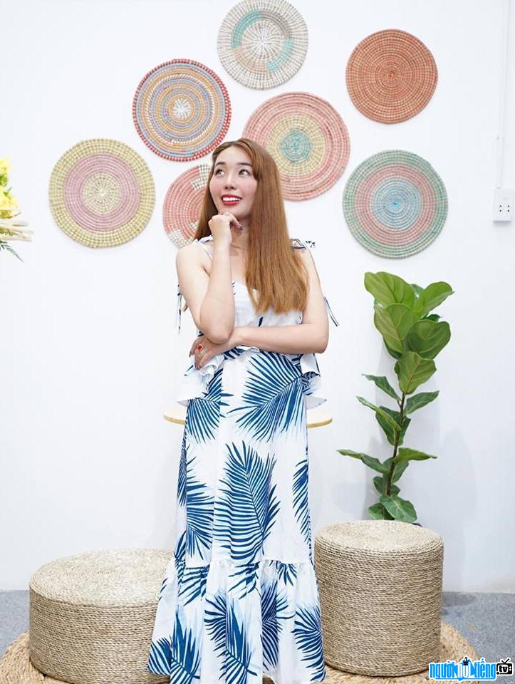  Hong Thuy is beautiful and gentle with maxi skirts