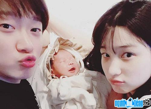  Picture of MinHwan with his wife and children