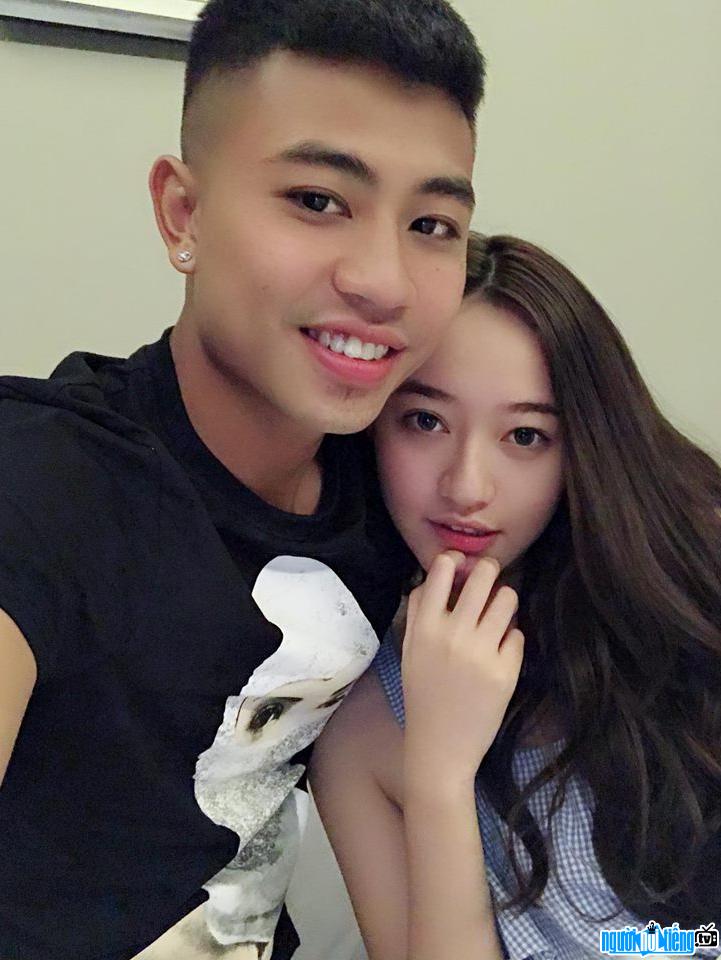 Bức ảnh cầu thủ Đinh Thanh Bình và bạn gái xinh đẹp như hot girl