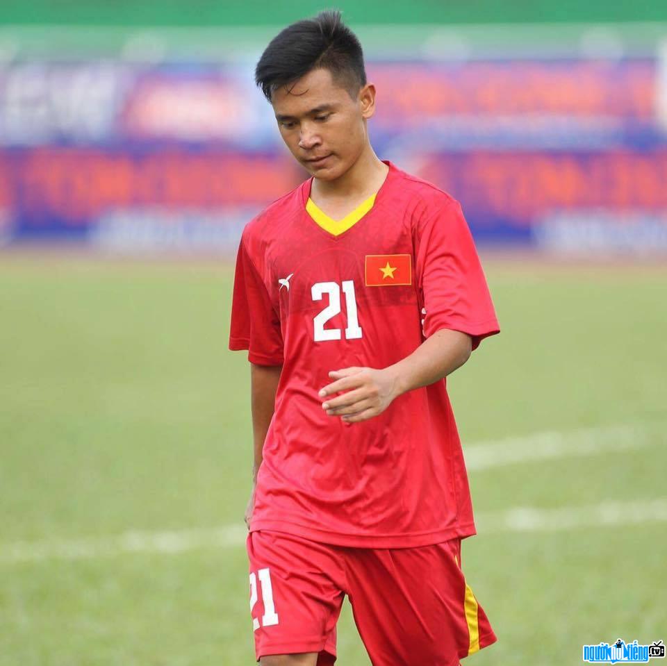 Cầu thủ bóng đá Hồ Minh Dĩ được truyền thông quốc tế đánh giá cao kỹ năng chơi bóng