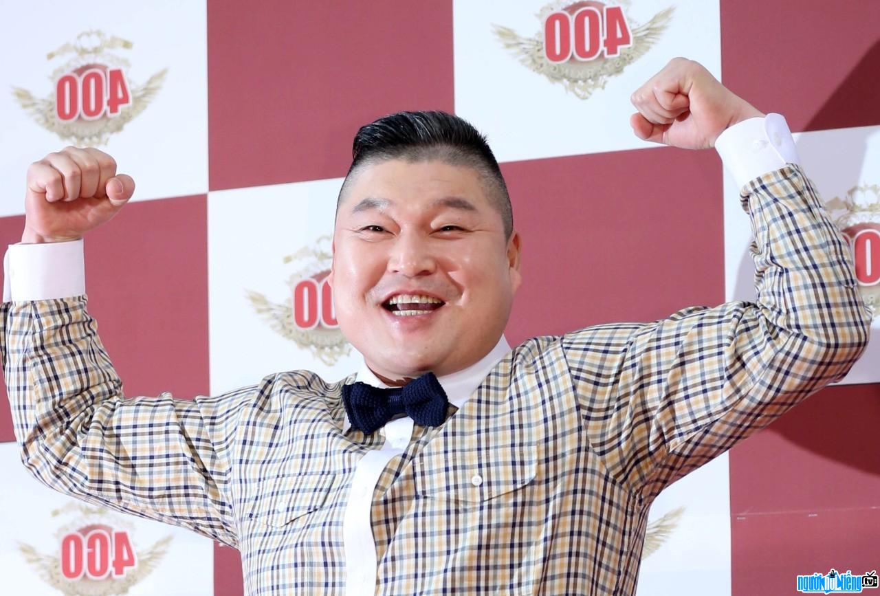  MC Kang Ho Dong used to be a famous wrestler