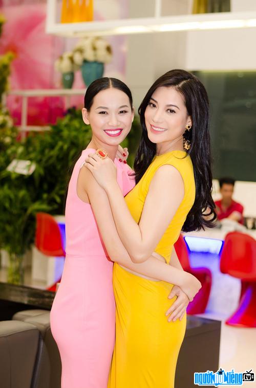 Fashionista Tong Dieu Hang's intimate photo with beautiful Truong Ngoc Anh