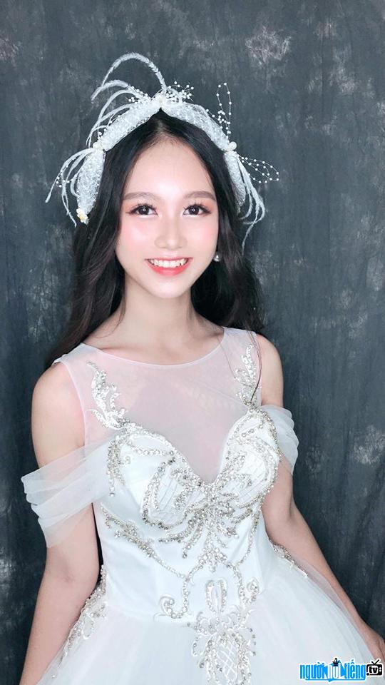 Image of hot teen Tran Khanh Linh as pretty as a princess