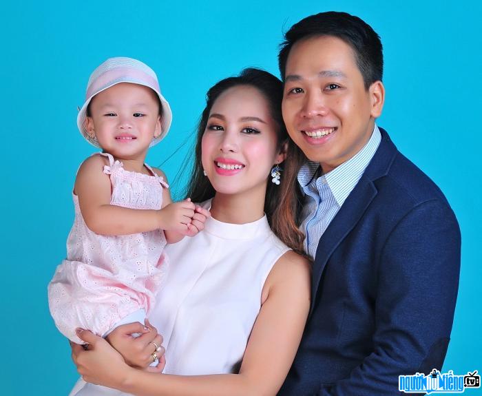  MC Do Phuong Thao's happy family