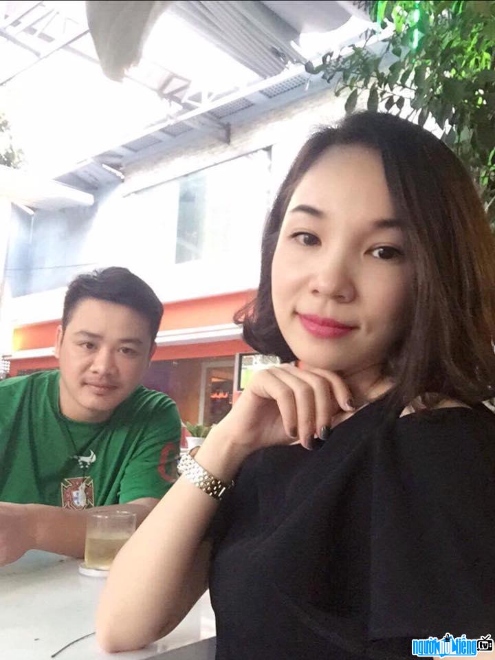 A photo of actor Quang Anh and his wife
