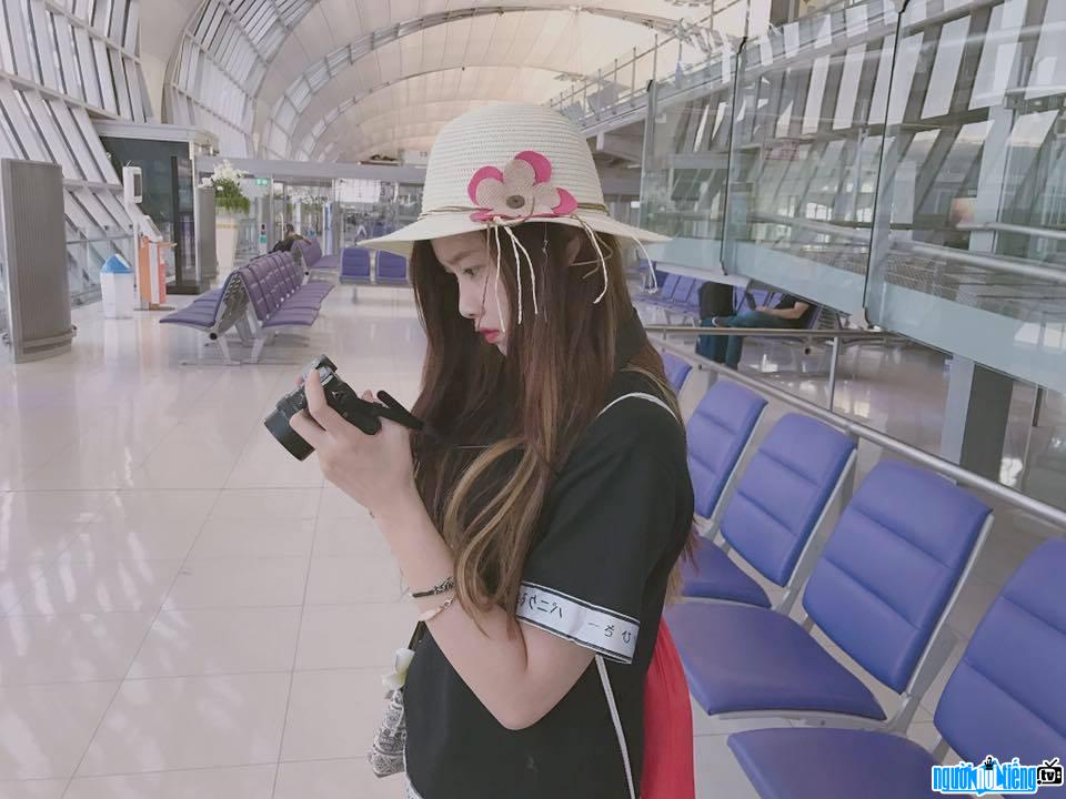  Beautiful and cute Trang Nhung at the airport