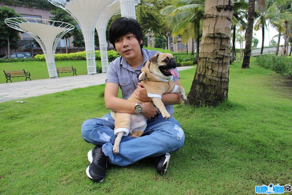  Khoa Pug and his dog going on a trip