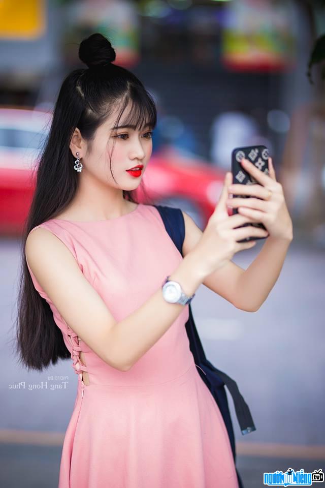 Hạnh Thảo xinh đẹp dịu dàng