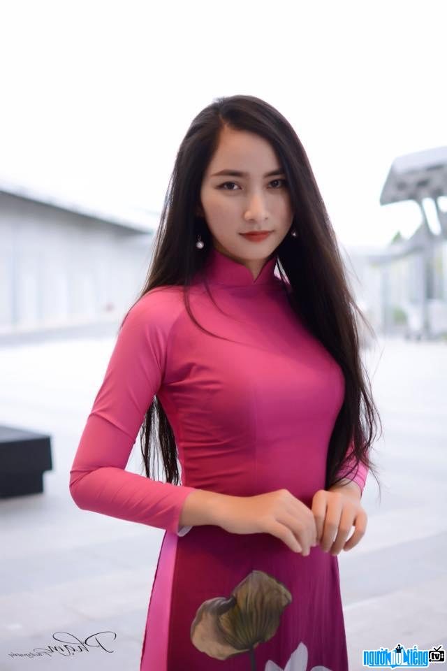  Beautiful and gentle Hoa Phuong in ao dai