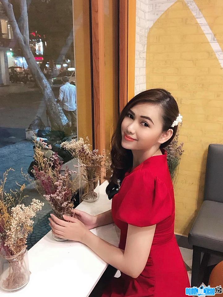  Phuong Thuy is beautiful and gentle with a red dress