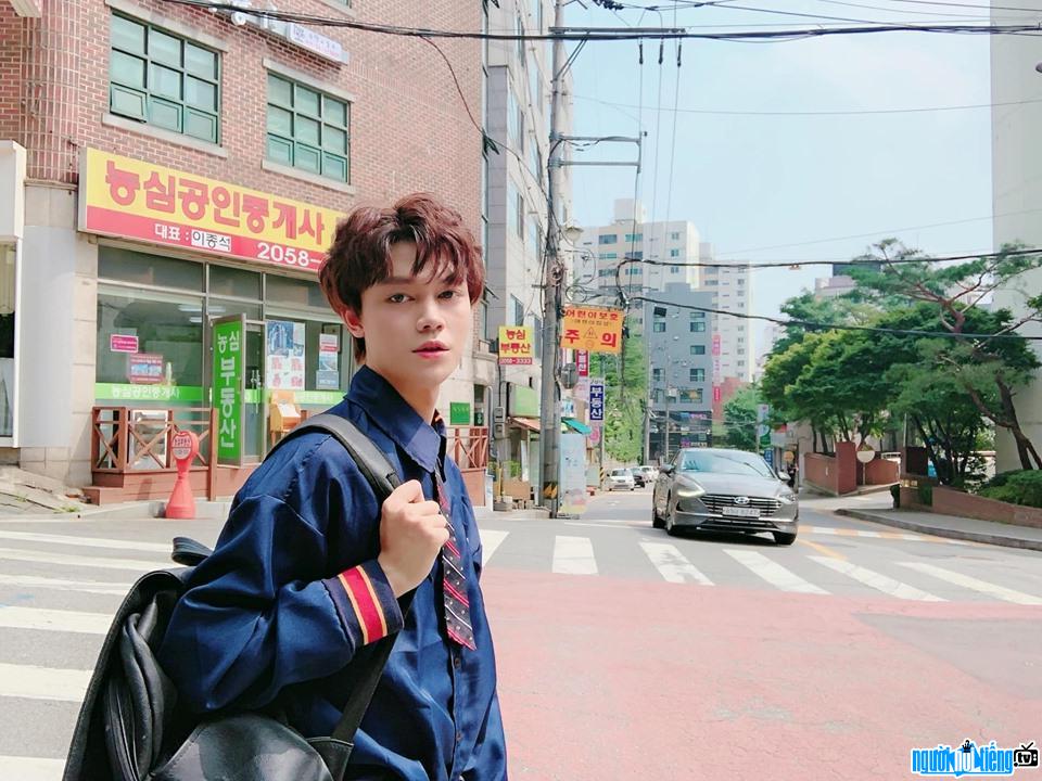  handsome and masculine Cuong Jin appeared in Seoul